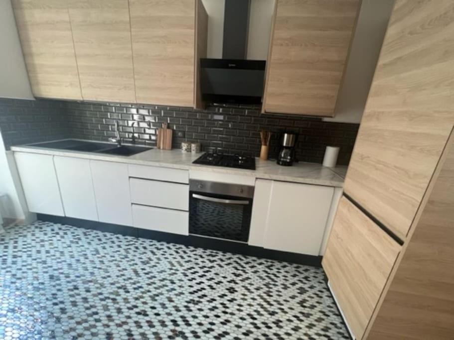 Moderne 2 5 Voyageurs * Parigi