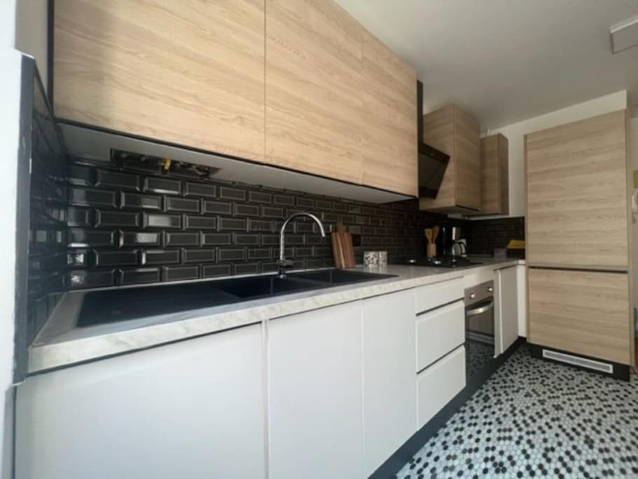 Moderne 2 5 Voyageurs Parijs